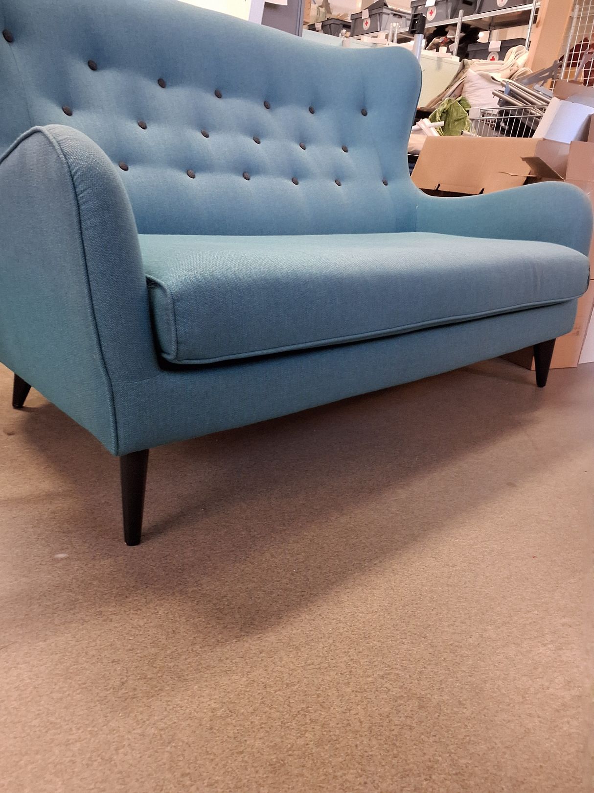 Højryggede blå stofsofa